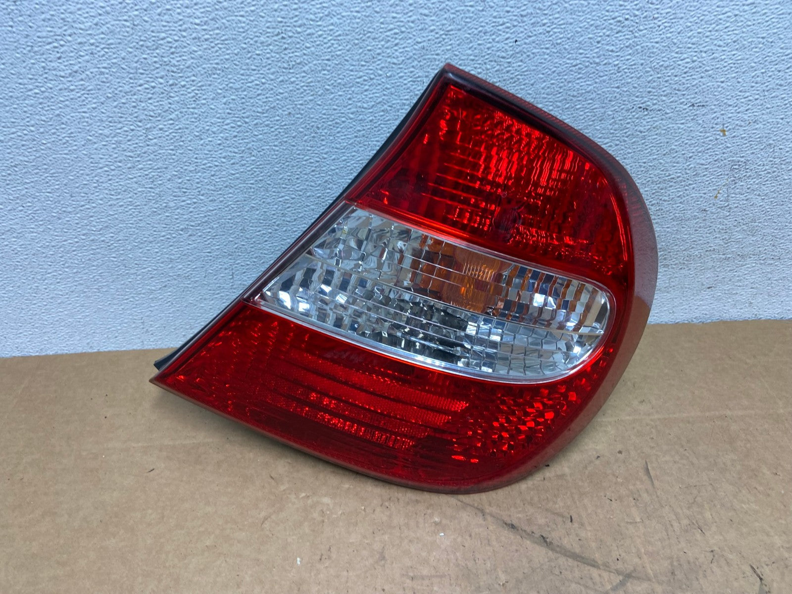 2002 2003 2004 Toyota Camry Tail Light Right Passenger Rh Side AD6106 LK0