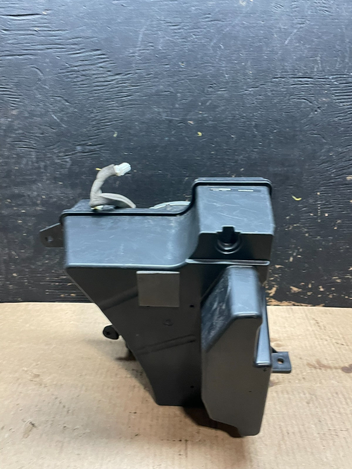2011 to 2017 Honda Odyssey Rear Subwoofer Speaker OEM y9529 DG2