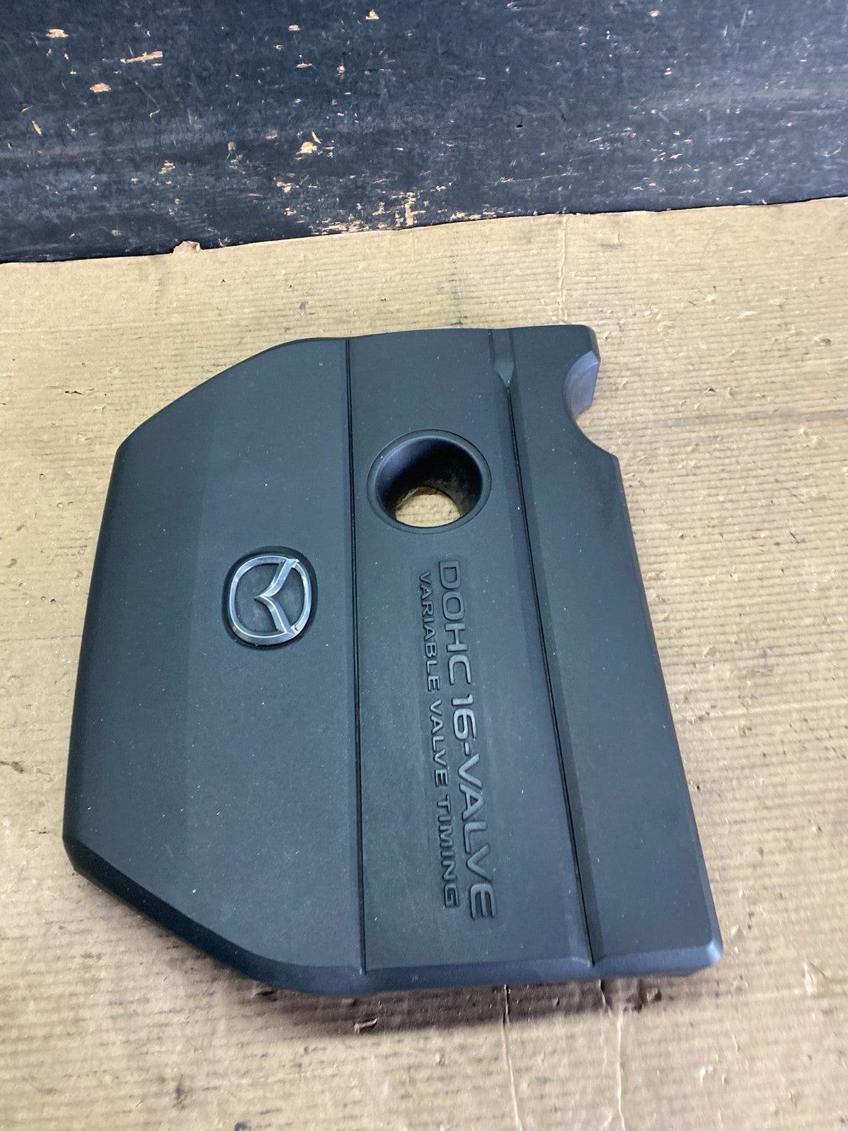 2004 to 2009 Mazda 3 DOHC 16 VALVE Engine Shield Top Cover Oem R5096 DG2