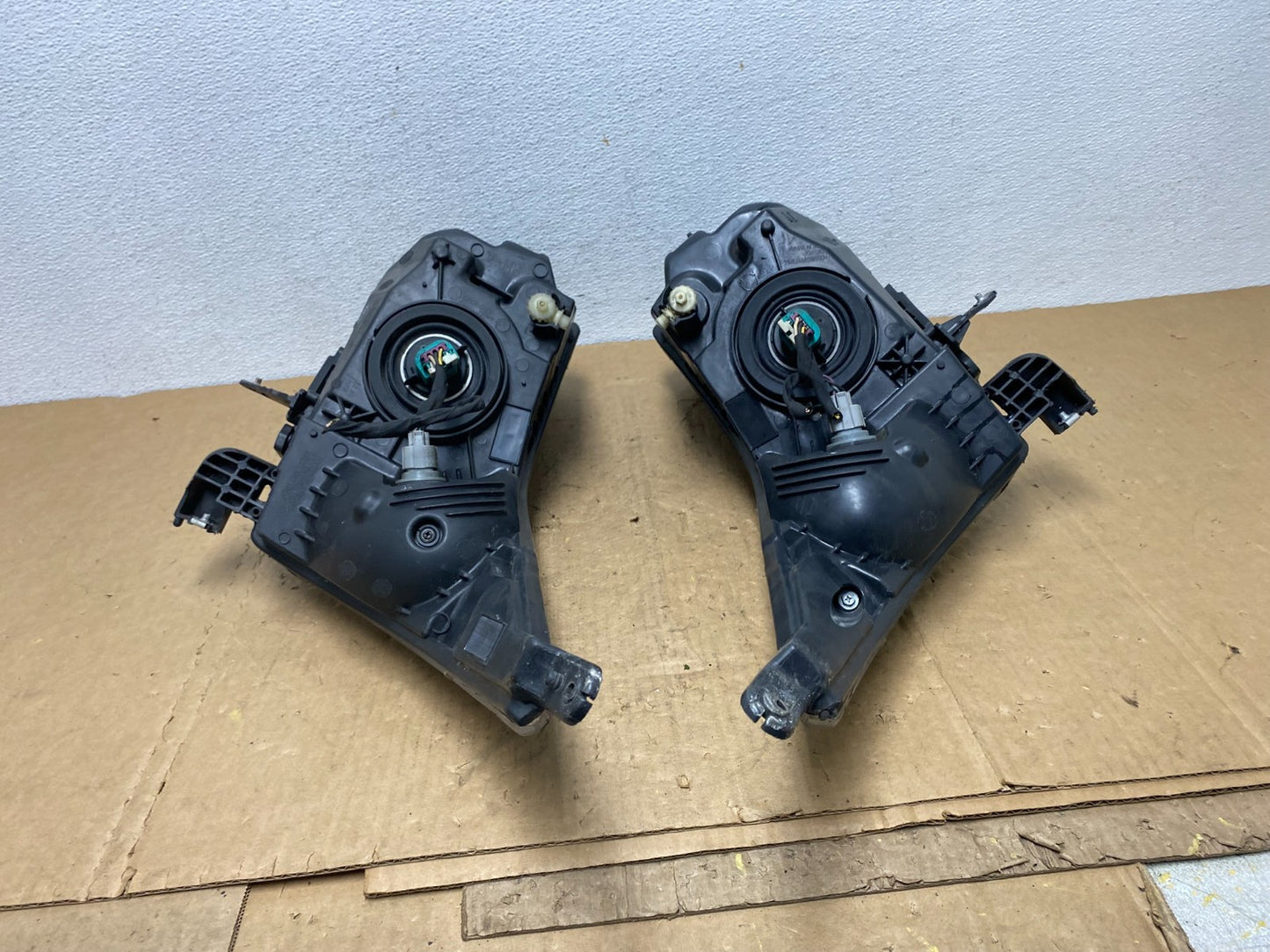 2011 to 2015 Chevrolet Cruze Halogen Left+Right Set Headlights AD1362 DW9