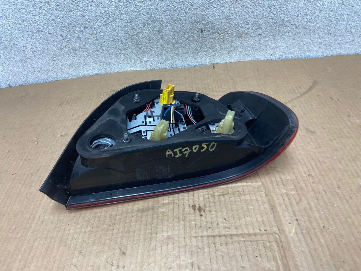 2001- 2003 BMW 5 Series E39 530i Left Driver LH Tail Light AI7050 LK5