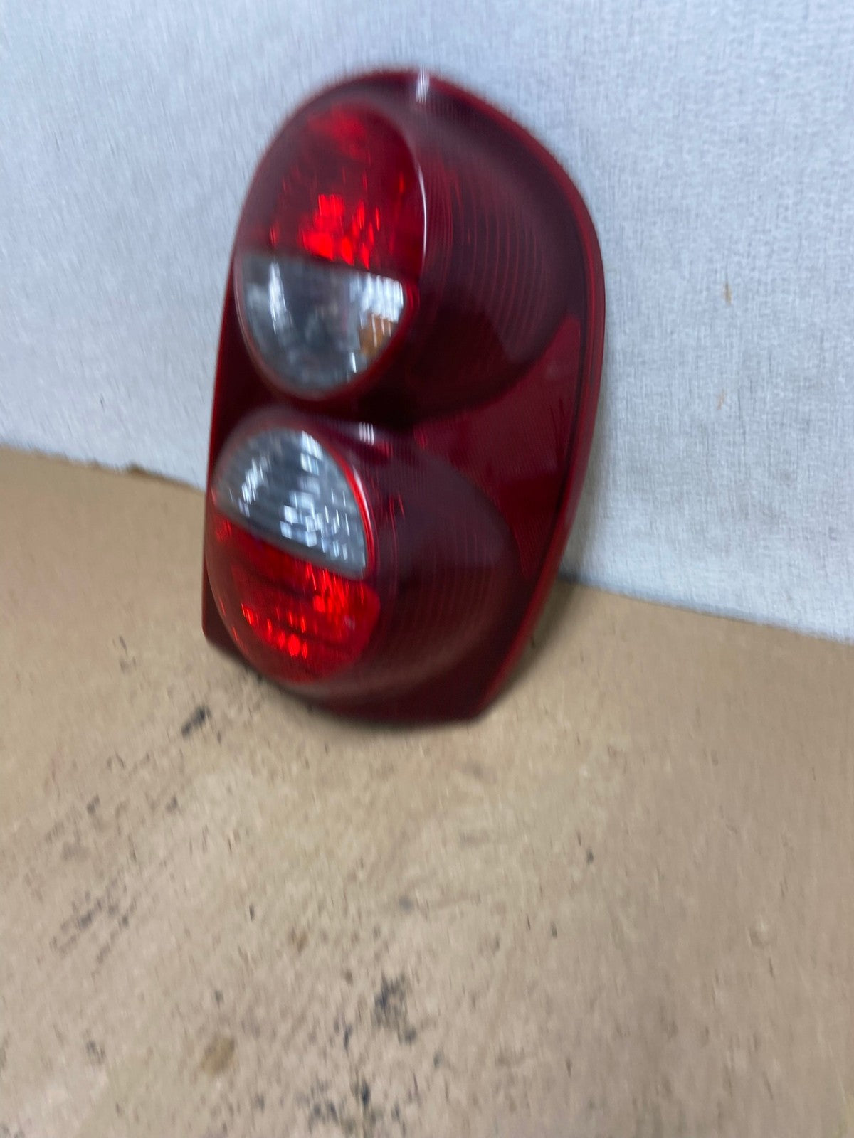 2005 2006 2007 Jeep Liberty Right Passenger Rh Side Tail Light AG2471 LK1