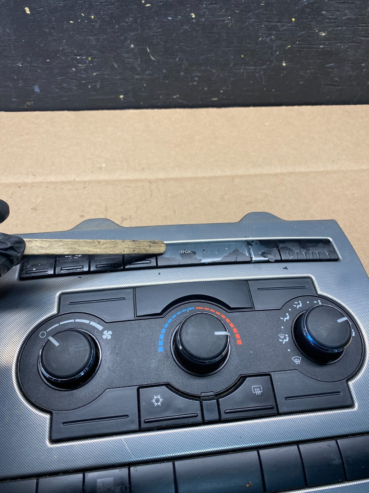 2005 2006 2007 Jeep Commander Grand Cherokee A/C Climate Control Bezel O3555 DG5