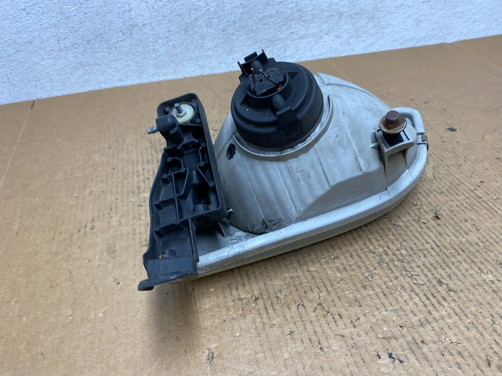 2001 2002 2003 Toyota Sienna Right Passenger Rh Side Headlight Halogen AE2757 DW4