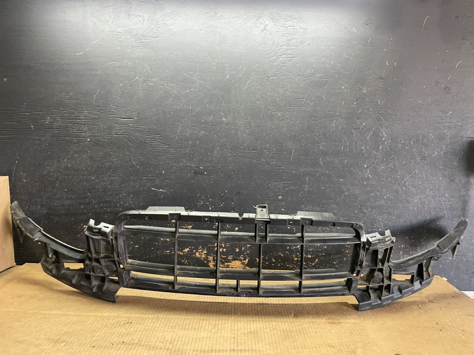2009 2010 2011 Audi A6 Front Bumper Grille Bracket Retainer aa9194 DG0
