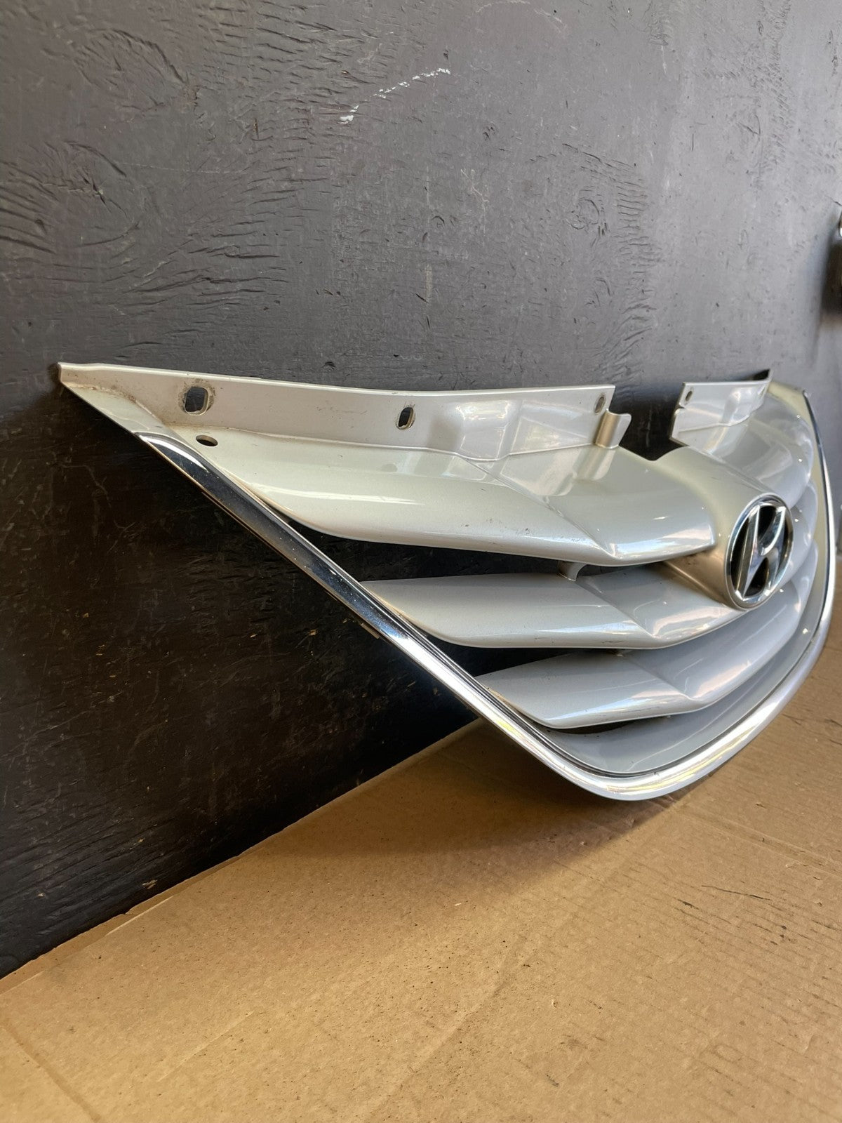 2011 to 2014 Hyundai Sonata Front Upper Grill Grille  Oem AC2334 DG2