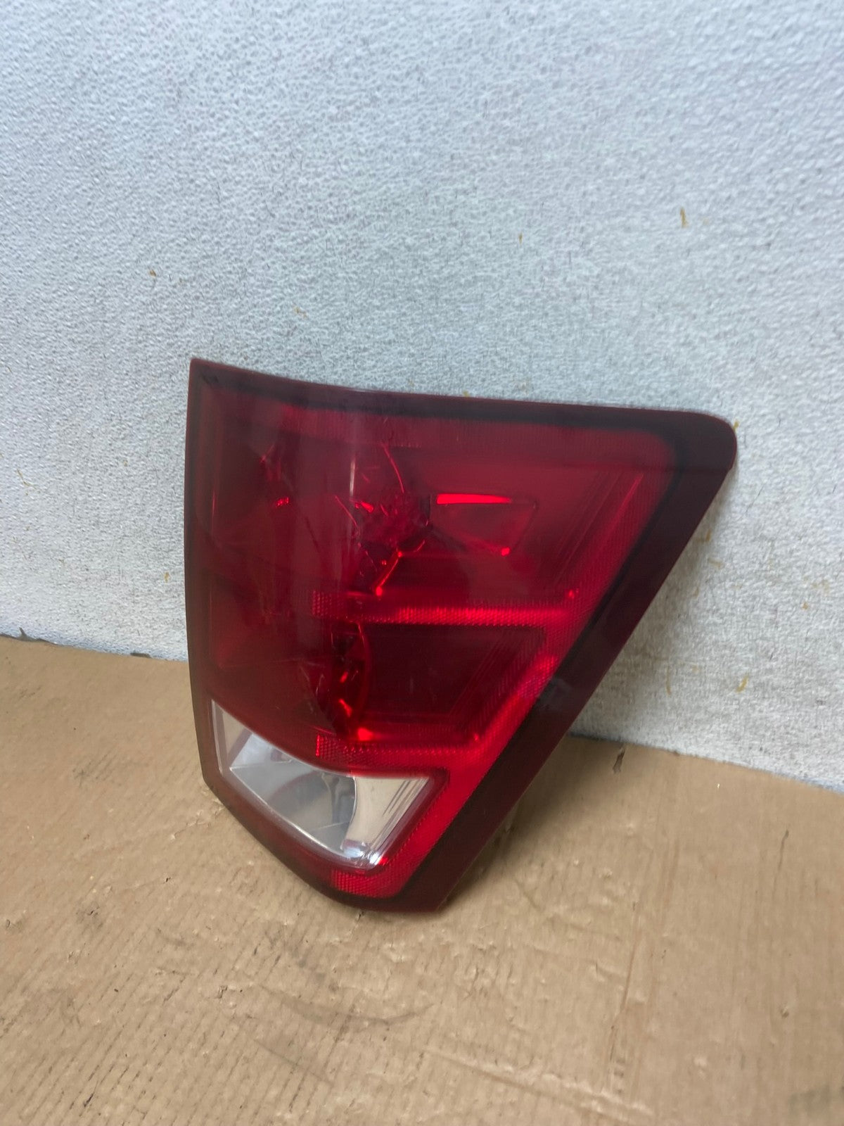 2005 - 2006 Jeep Grand Cherokee Right Passenger Rh Tail Light AI7054 LK1