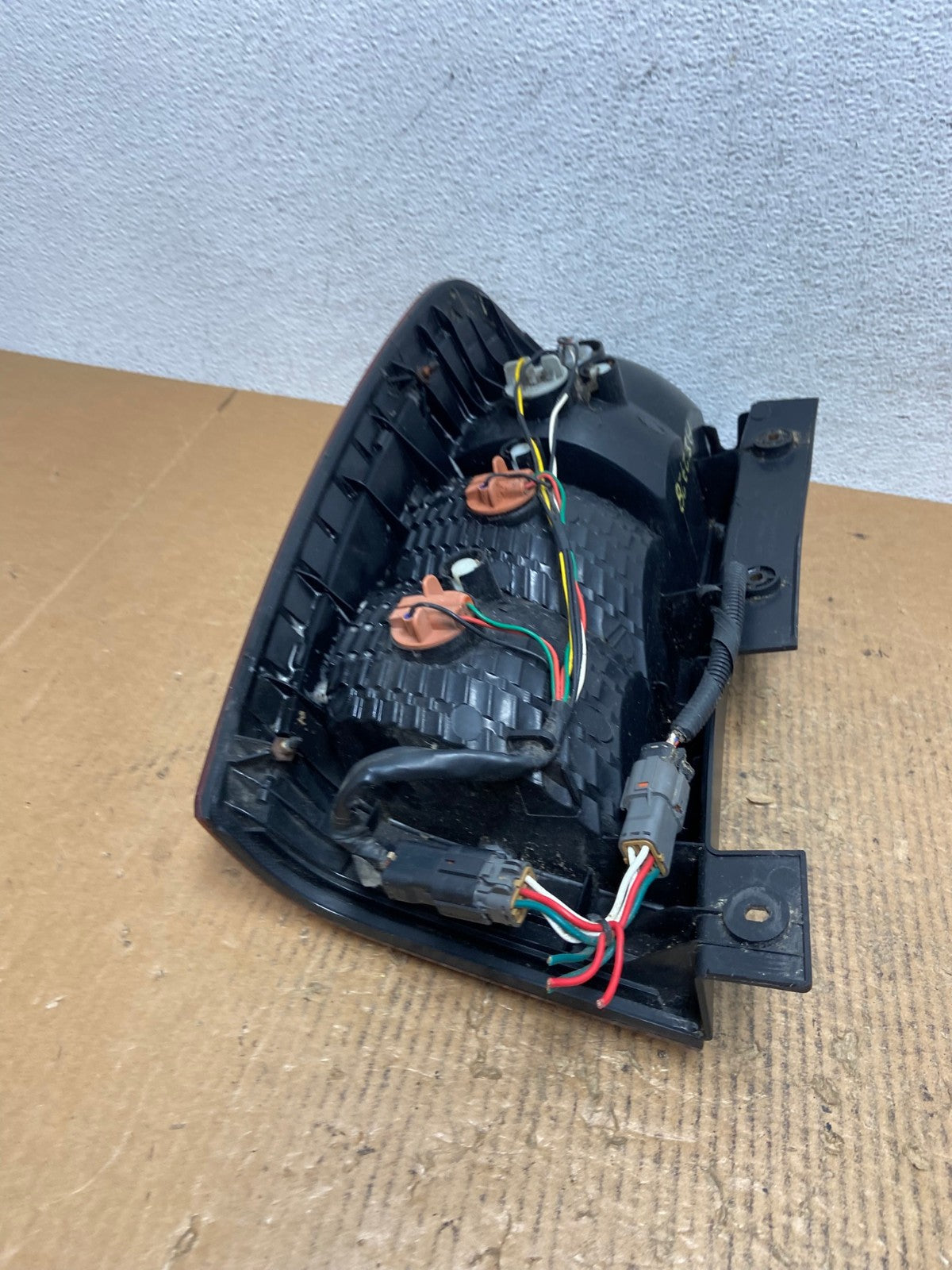 2007 to 2010 Kia Sedona Right Passenger RH Side Tail Light AE2728 LK7
