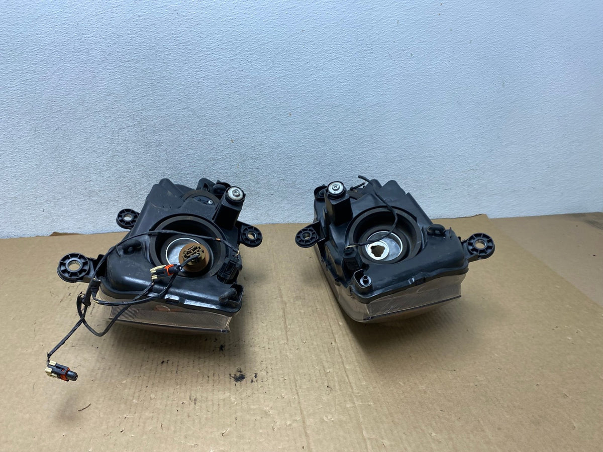 2008 to 2016 Chrysler Town and Country Left+Right Side Headlights AG2082 LK11