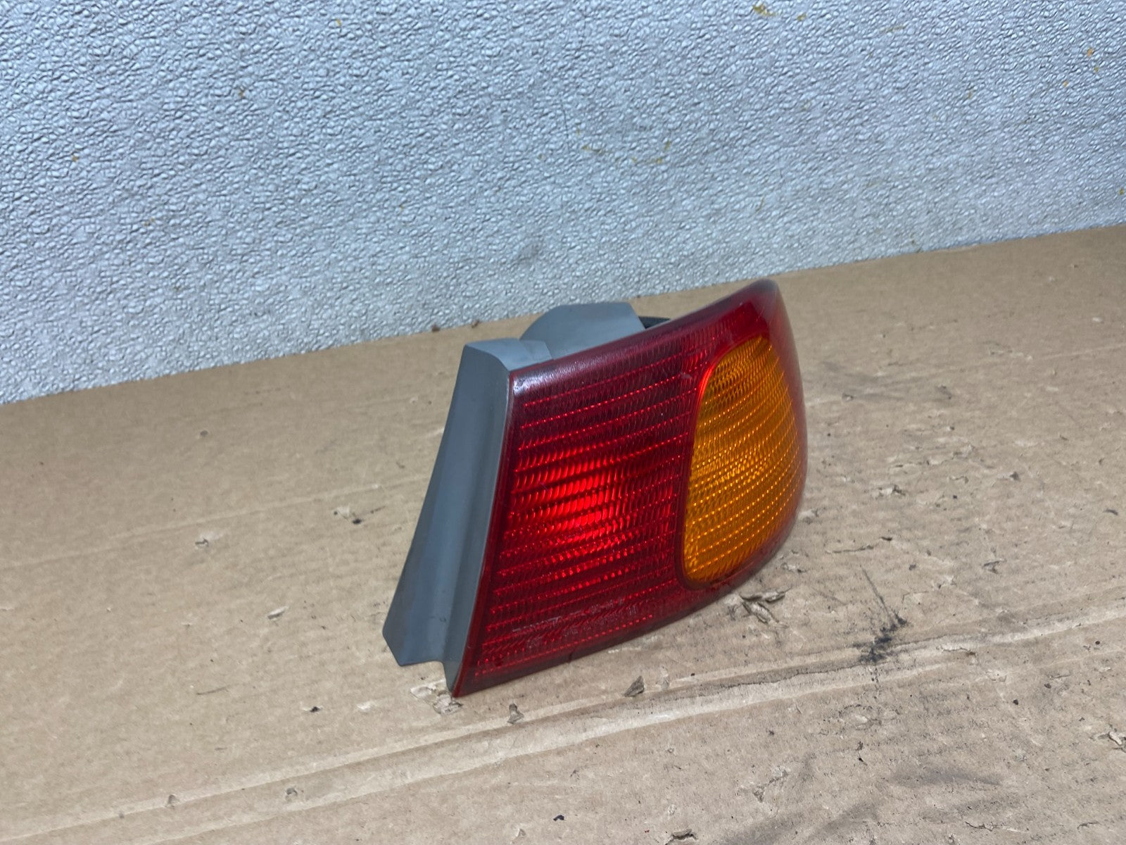 1998 1999 2000 Toyota Corolla Right Passenger Side Tail light OEM AB4757 LK2