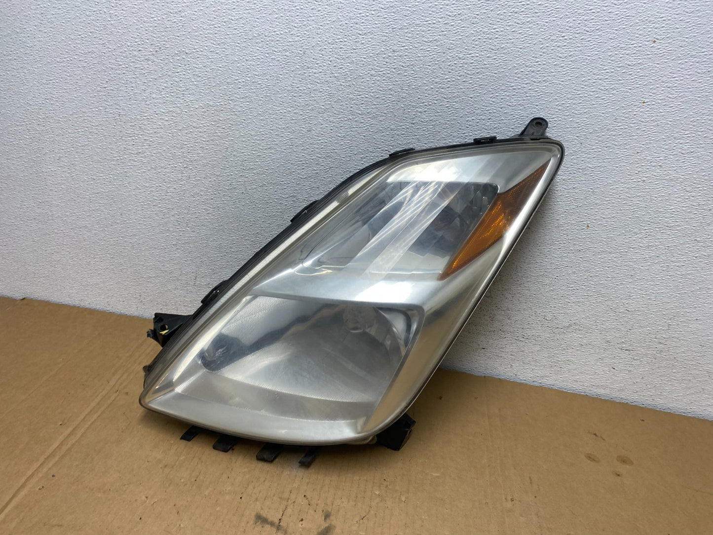 2004 - 2005 Toyota Prius Left Driver Lh Halogen Headlight AD2678 DW0