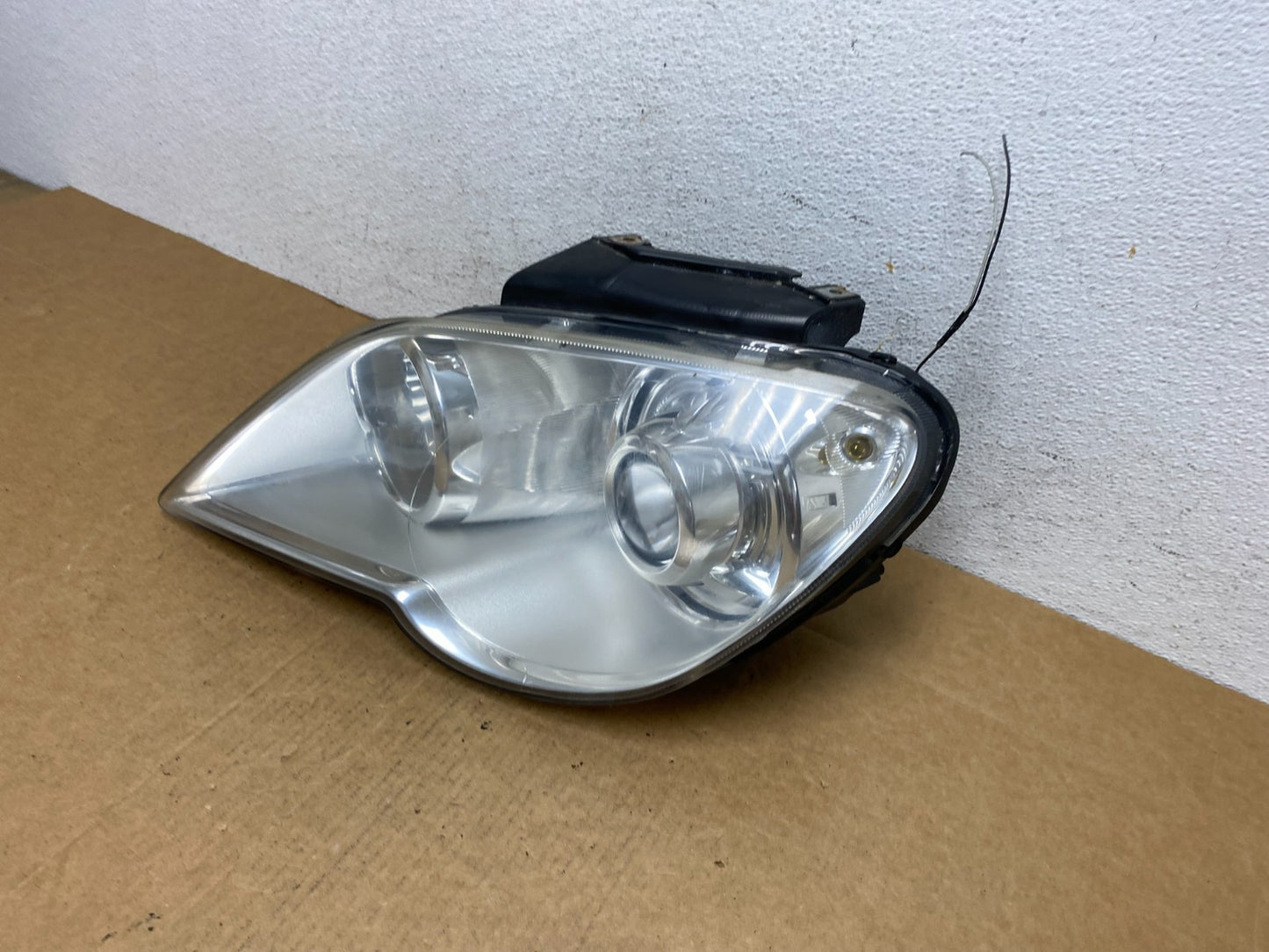 2007 to 2008 Chrysler Pacifica Left Driver LH Xenon Headlight AD4525 DW1