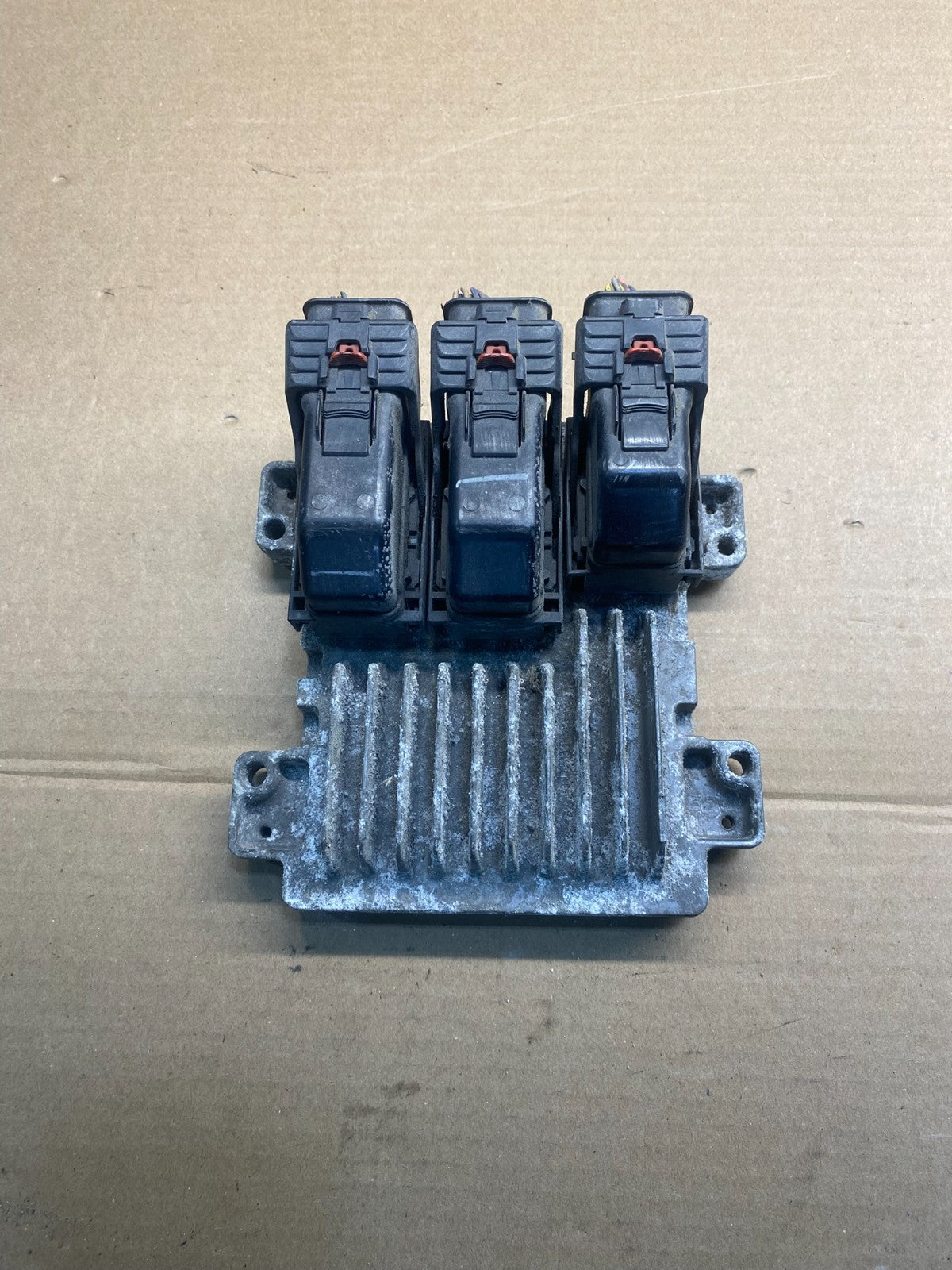 2010 to 2013 Chevrolet Silverado Yukon Engine Control Module ECM ECU AD9438 DG0