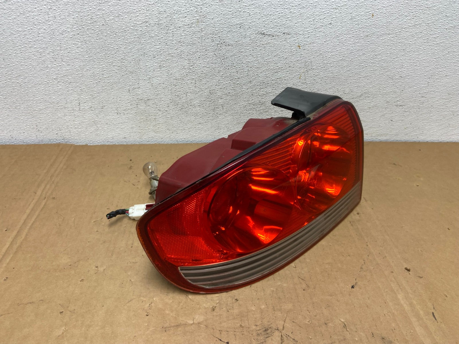 2002 to 2005 Hyundai Sonata Left Driver Lh Side Tail Light AD2792 LK2