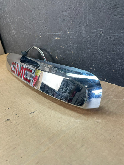 2007-2012 GMC Acadia Chrome Tailgate Rear Finish Molding Back W/Camera AE8411 DW1