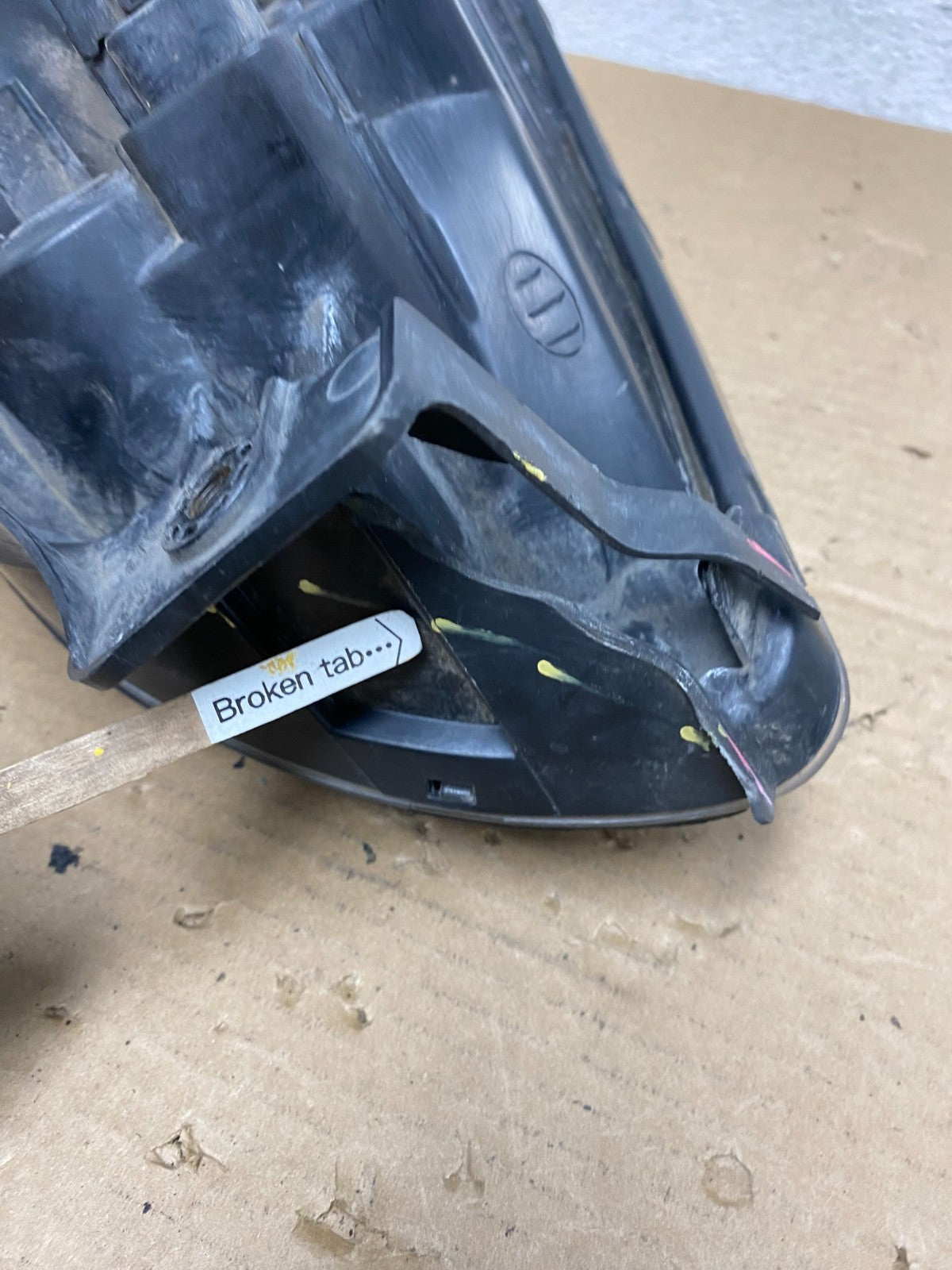 2005 to 2008 Hyundai Tucson Right Passenger Side Headlight AD3984 DW5