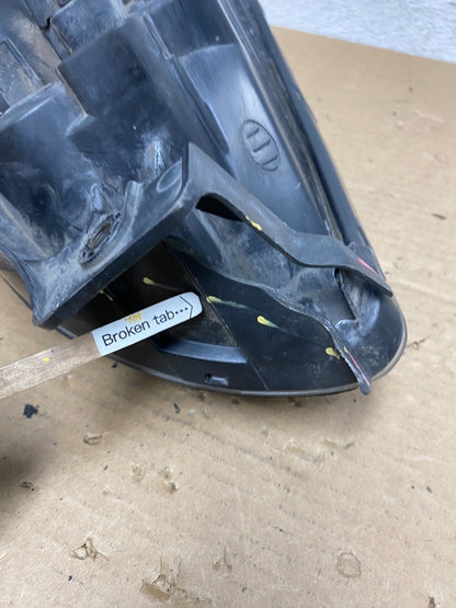 2005 to 2008 Hyundai Tucson Right Passenger Side Headlight AD3984 DW5