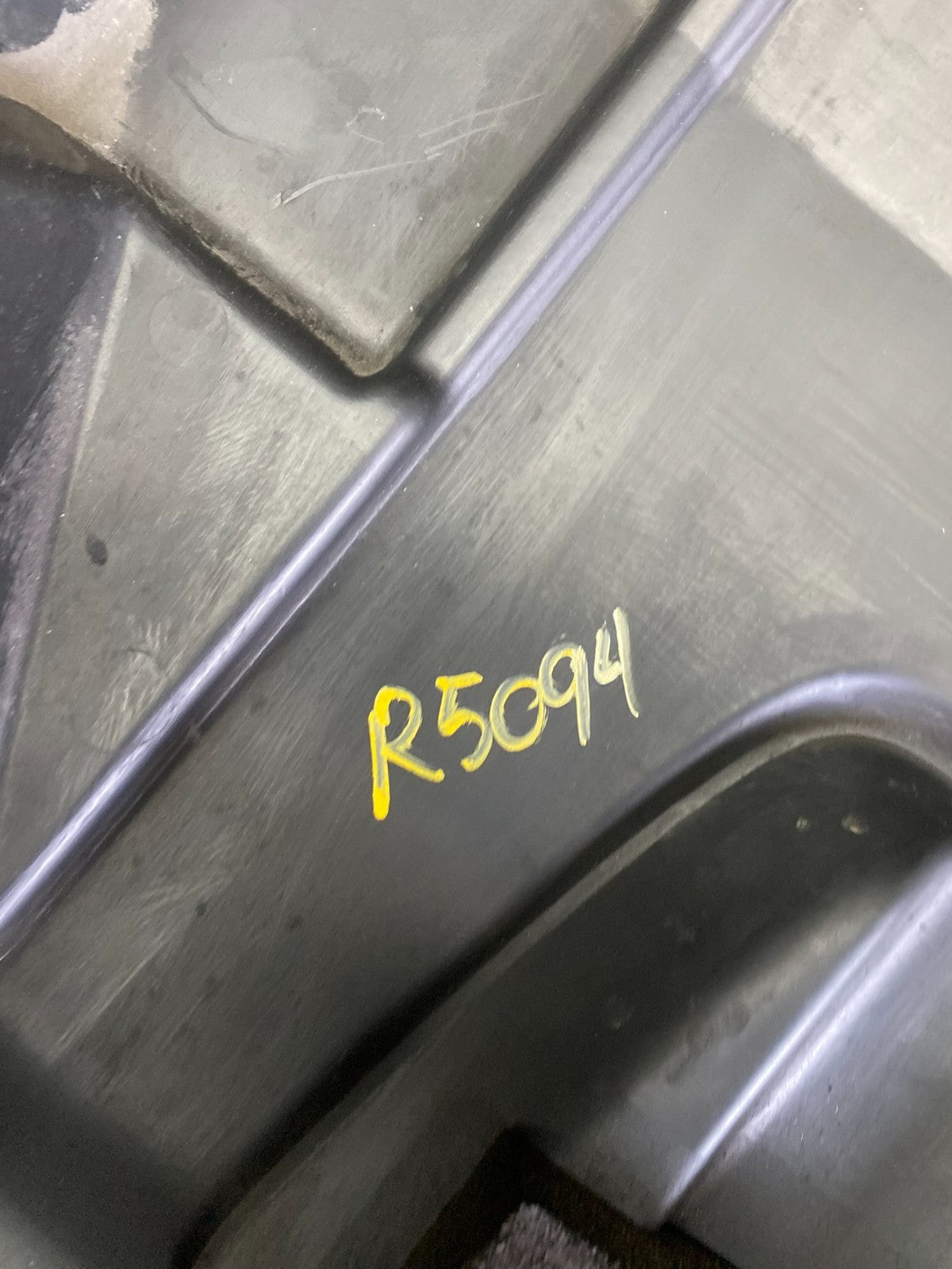 2005 to 2007 Honda Odyssey Black Engine Cover OEM R5094 DG9