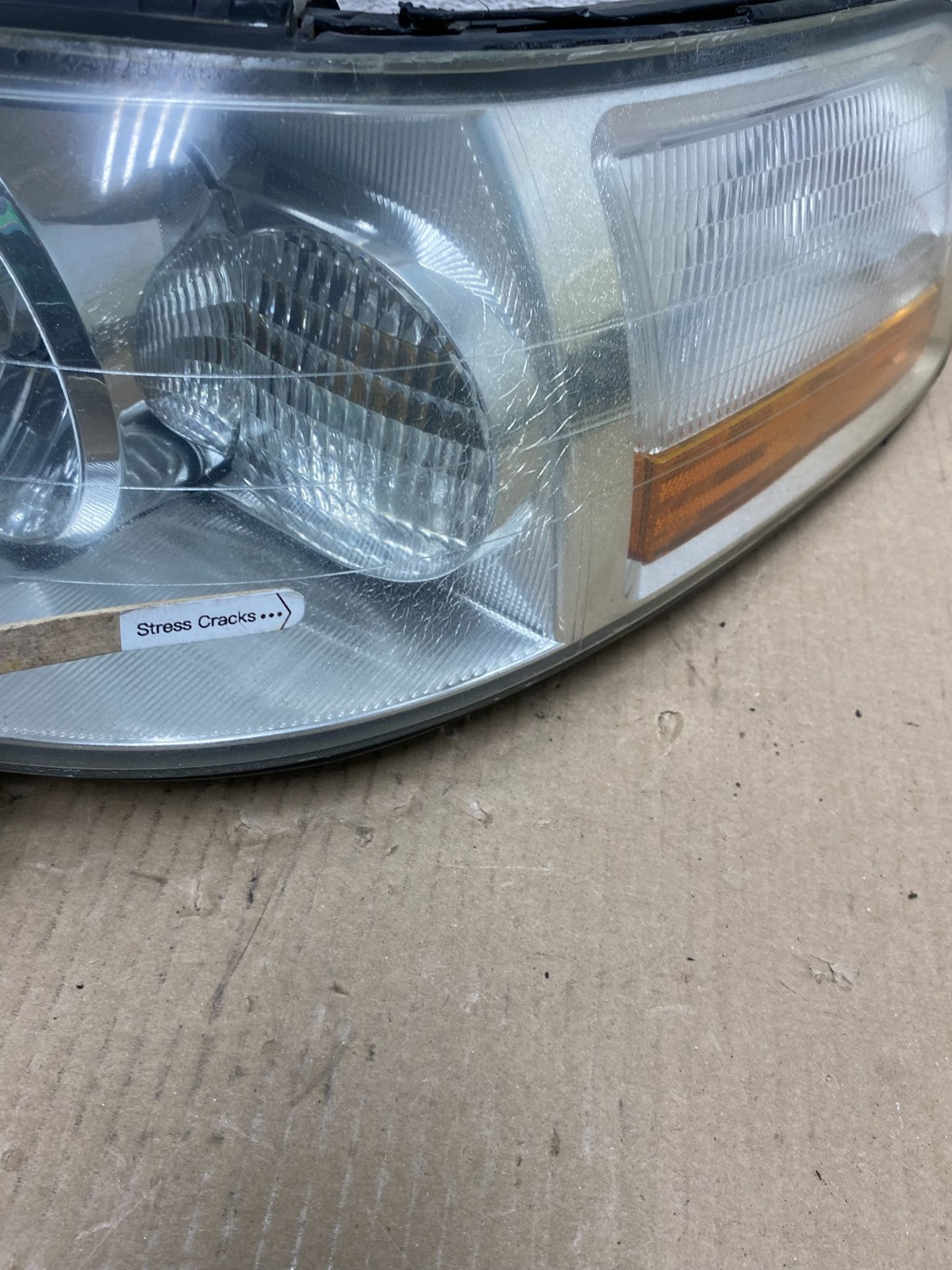 2005 to 2011 Lincoln Town Car Left Driver LH Side Headlight AE7025 DW3