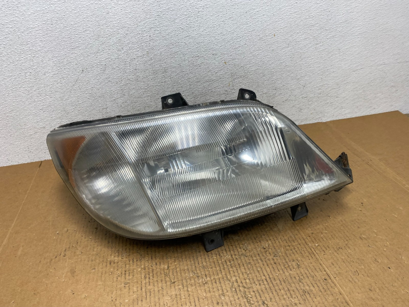 2005 to 2006 Mercedes Sprinter Right Passenger Headlight Halogen AE1607 DG0