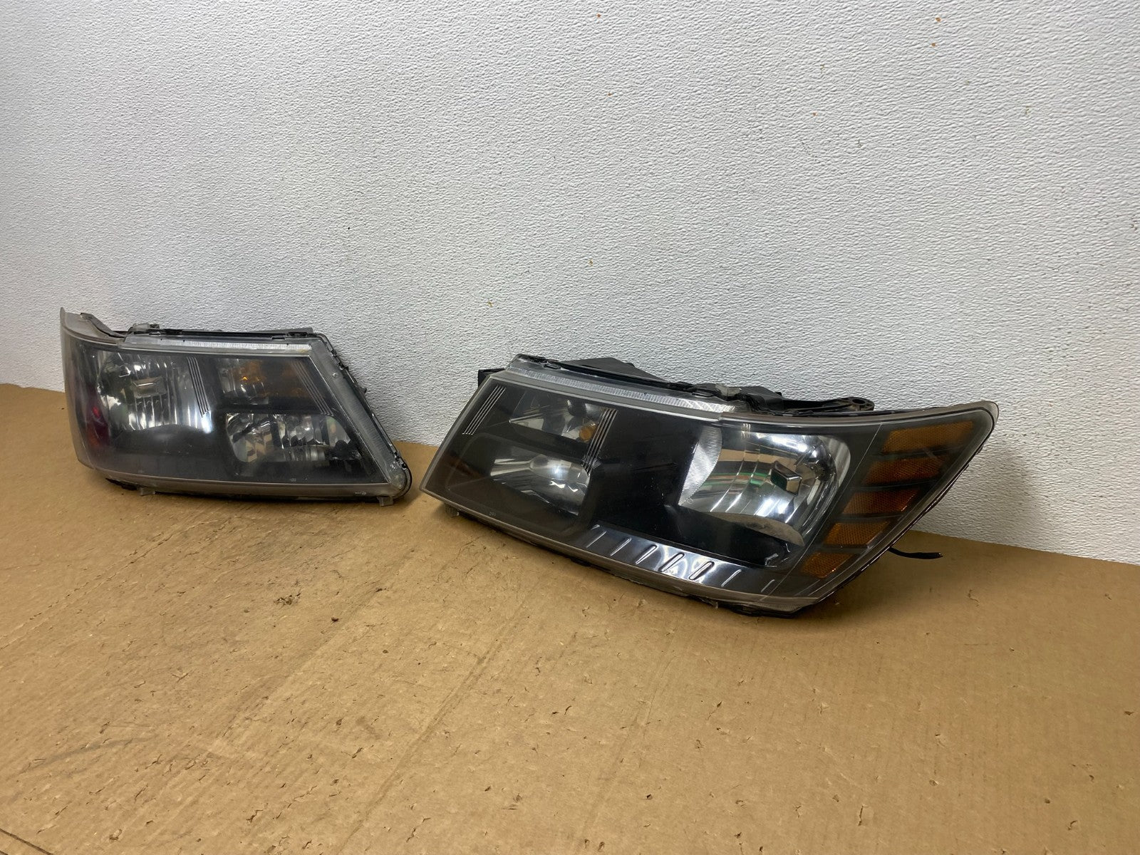 2009 to 2017 Dodge Journey Headlights Left+Right Set Halogen AD0619 DW1