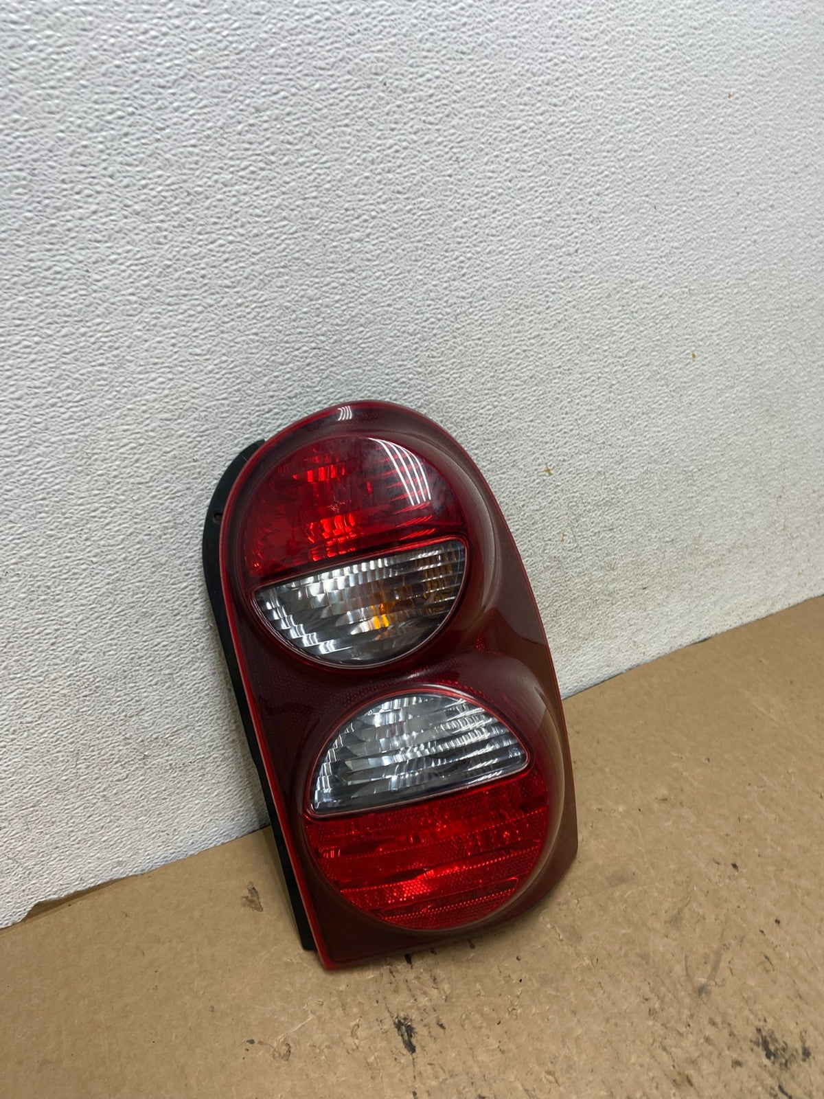 2005 2006 2007 Jeep Liberty Right Passenger Rh Side Tail Light AG2471 LK2