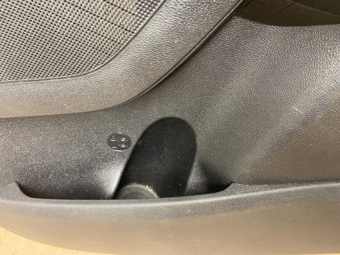 2016 to 2020 Kia Sorento Rear Right Passenger RH Side Door Panel Trim Y4922 DG4