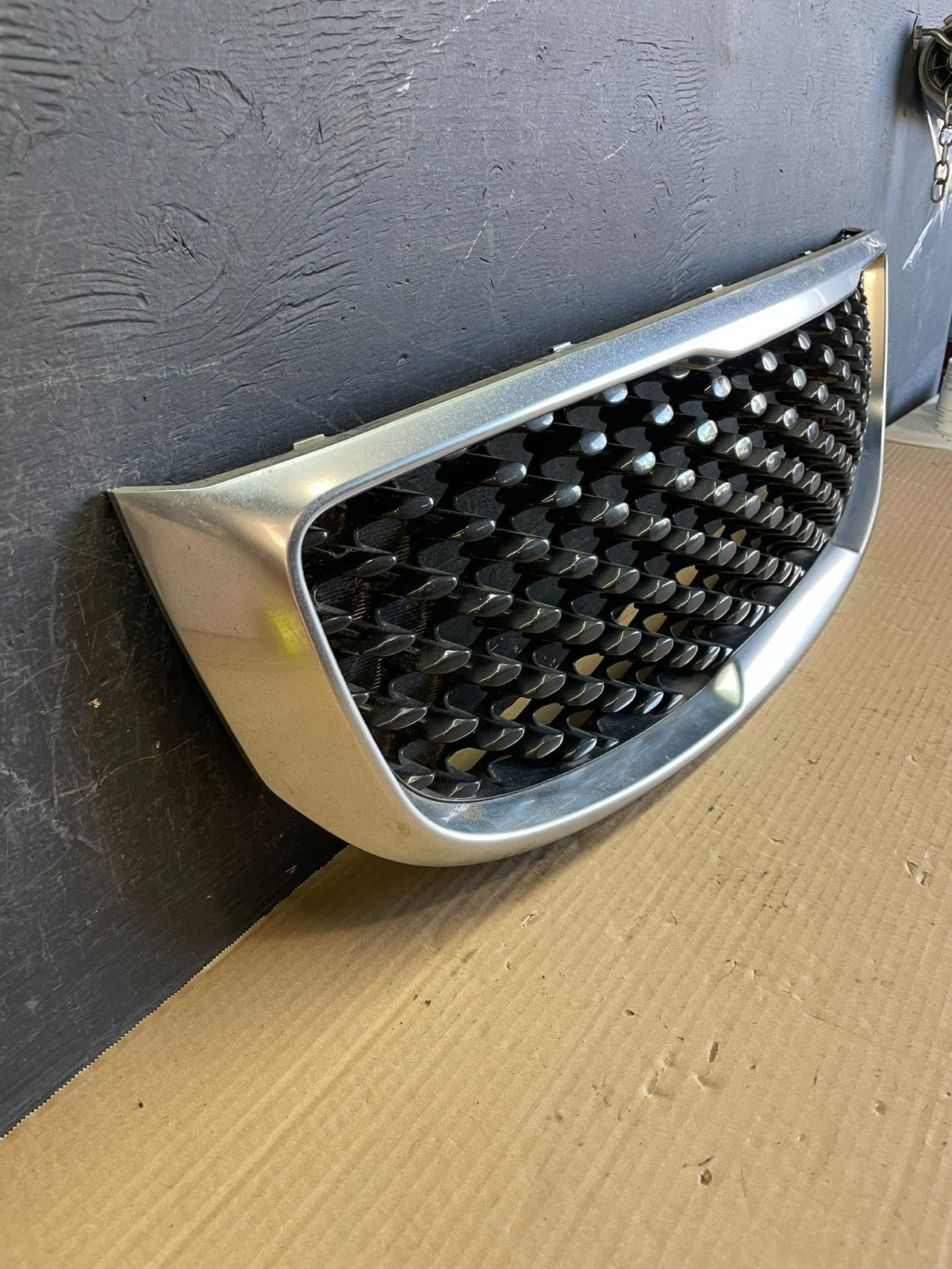2015 to 2018 Kia Sedona Front Upper Grill Grille AF3469 DG2