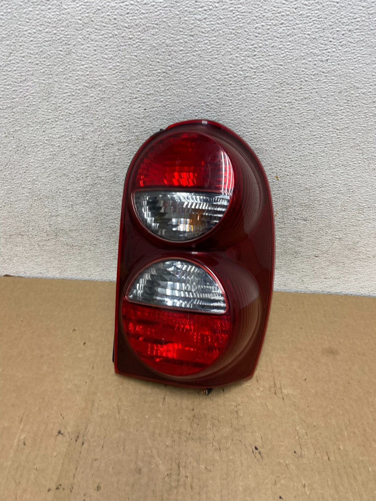 2005 2006 2007 Jeep Liberty Right Passenger Rh Side Tail Light AF9711 DW0