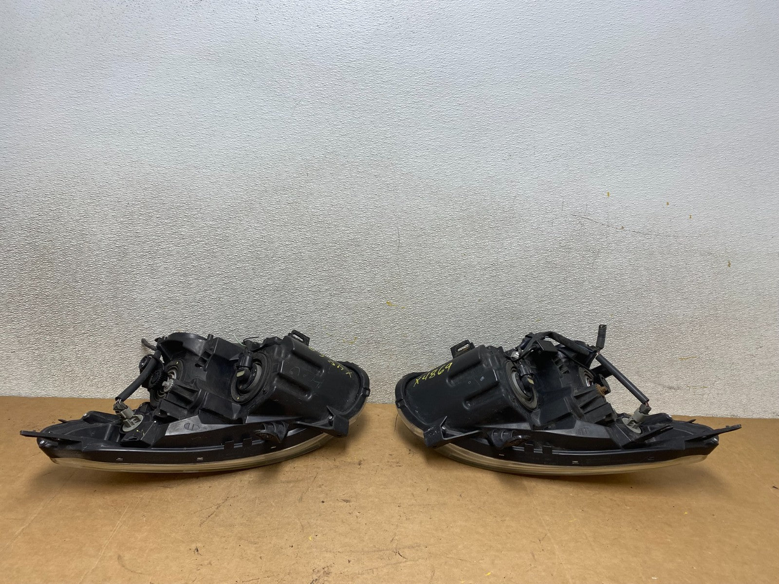 2009-2013 Nissan Rogue Left+Right Side Set Halogen Headlights OEM X4869 DW11
