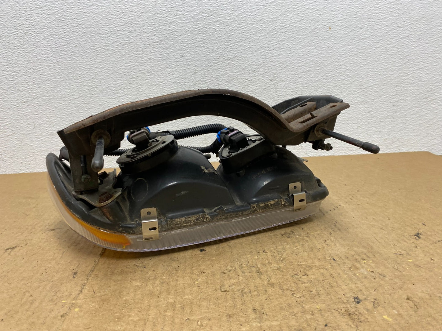1994 to 1997 GMC Sonoma Right Passenger RH Halogen Headlight AC3615 DG3