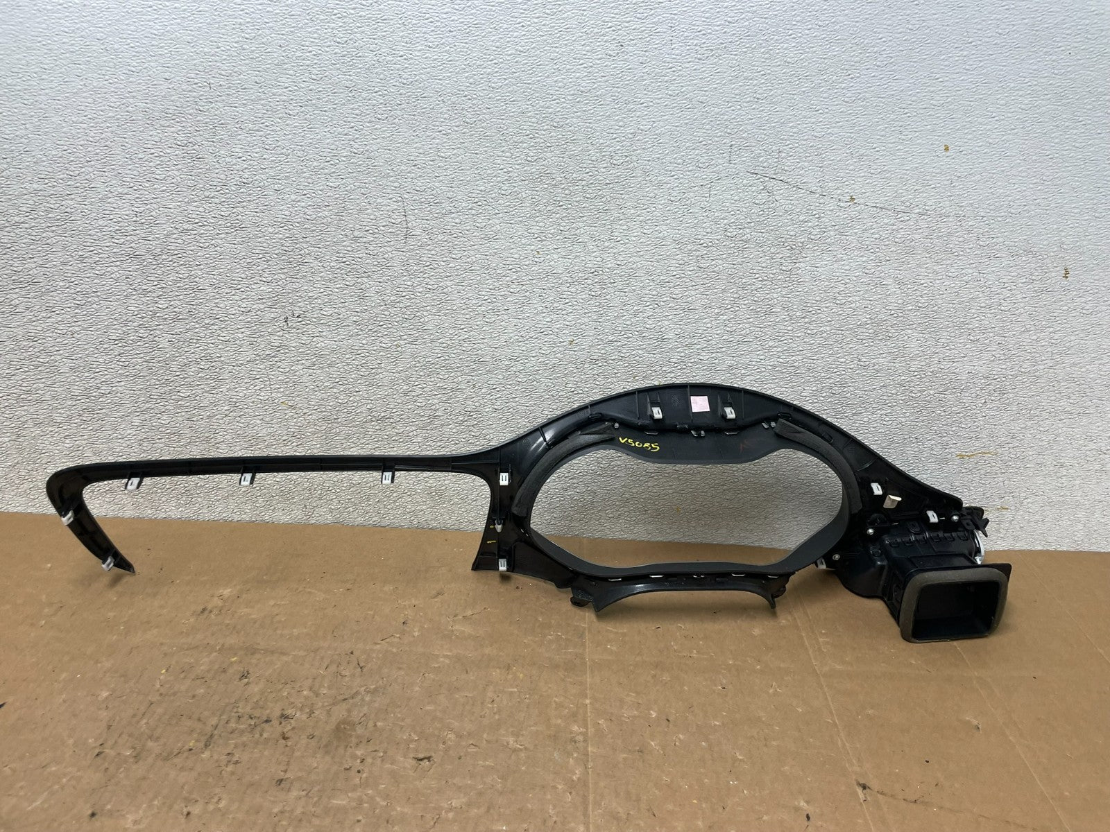 2015-2017 Chrysler 200 Speedometer Cluster Dash Bezel Trim W/ Vent OEM v5085 DG3