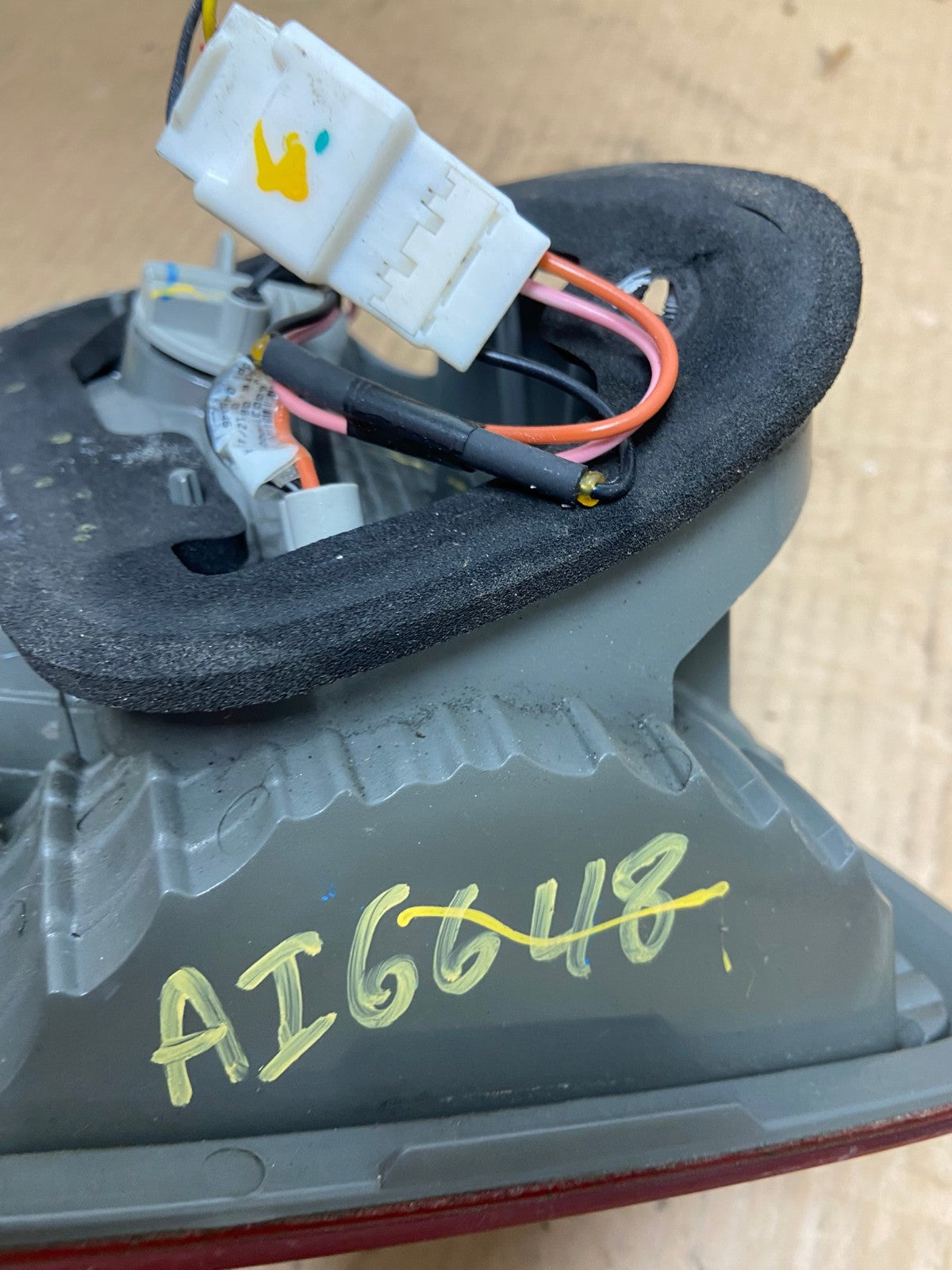 2011 2012 2013 Kia Sorento Right Passenger Inner Tail Light AI6648 LK9