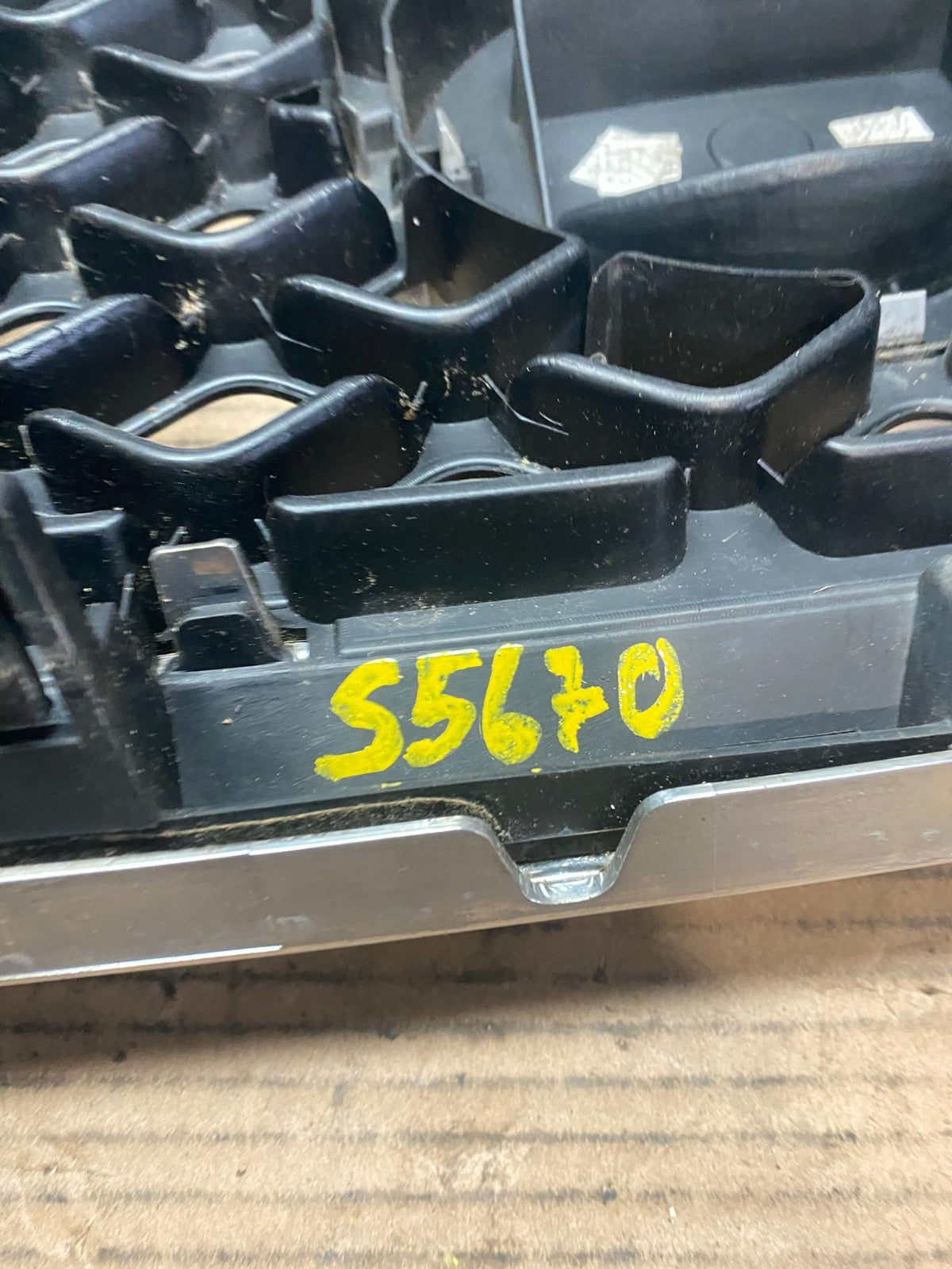 2005 2006 2007 Nissan Pathfinder Chrome Front Upper Grill Grille Oem S5670 DG10