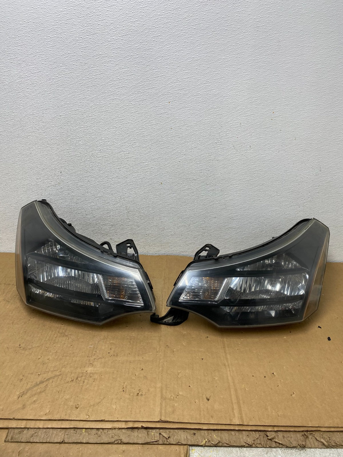 2008 2009 2010 2011 Ford Focus Left+Right Headlights Halogen DEPO AC8620 DW0