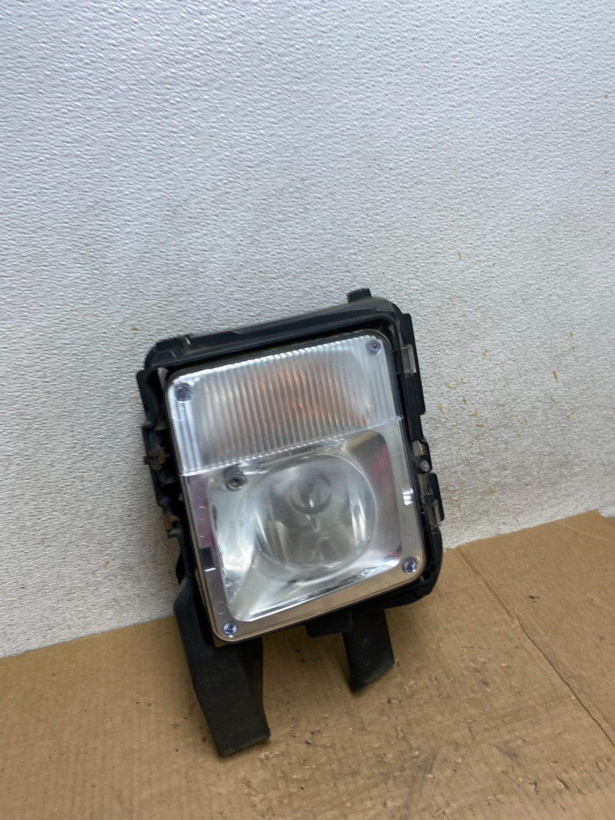 2004 to 2009 Cadillac SRX Left Driver LH Side Front Fog Light AI4761 DW2