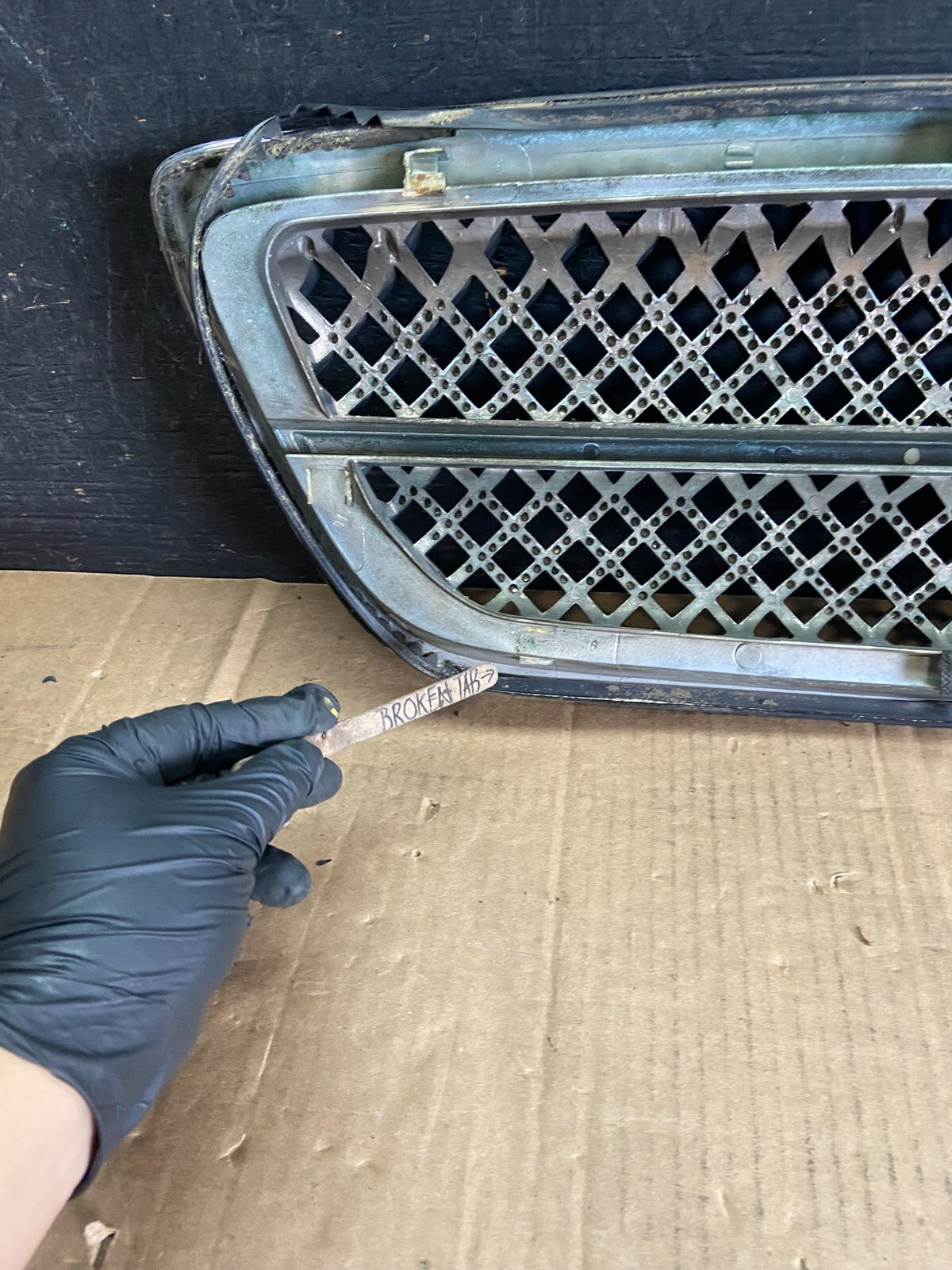 2004 to 2005 Kia Sedona Front Upper Grill Grille o1228 PS8