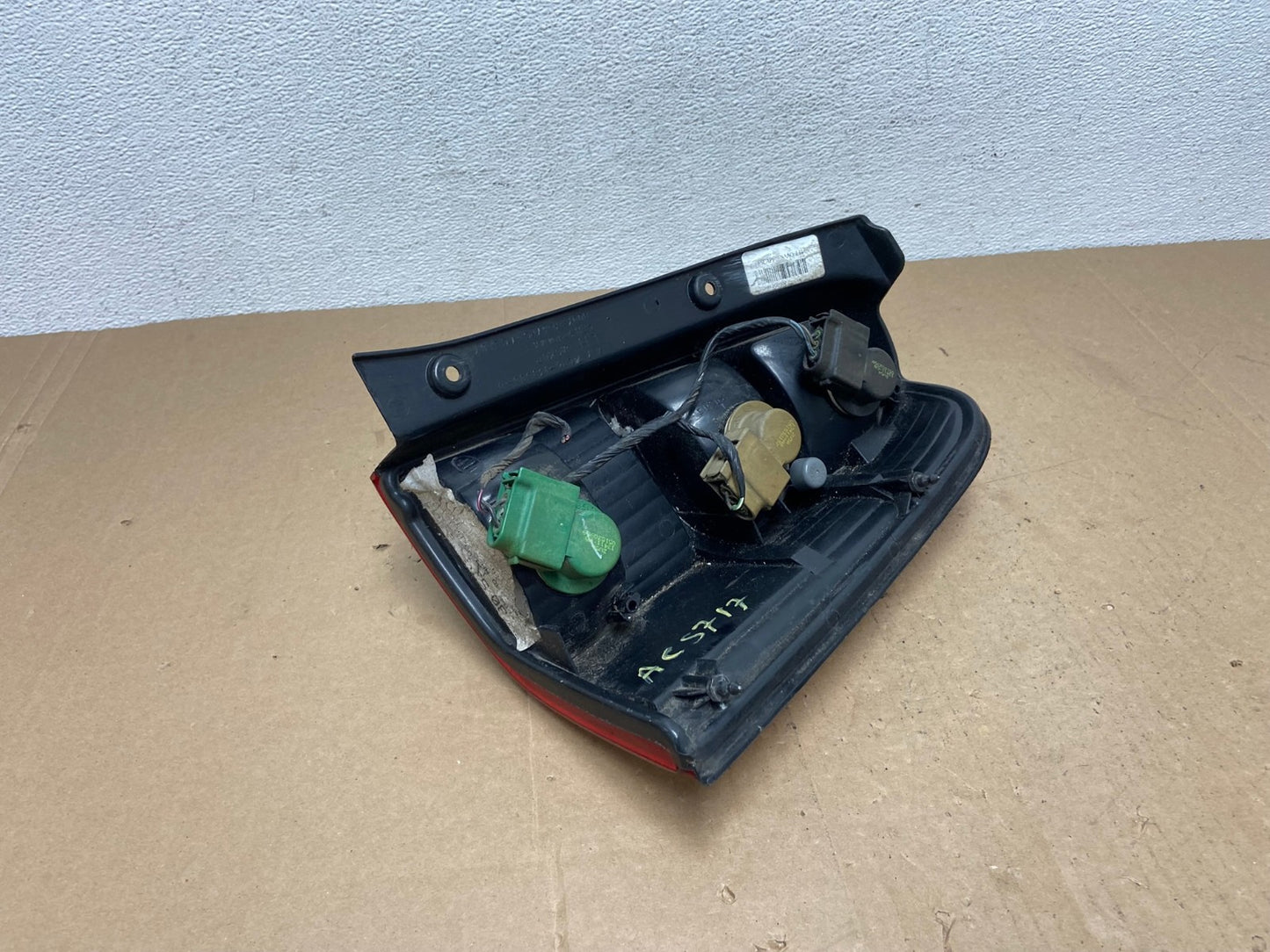 2001 to 2007 Ford Escape Left Driver Lh Side Tail Light AC5717 LK5