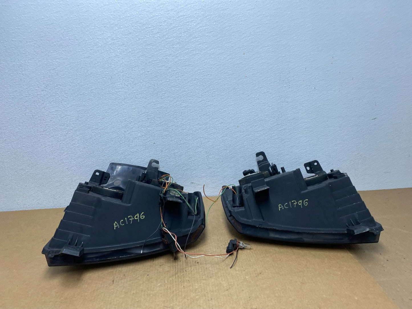 2005-2007 Jeep Grand Cherokee Left+Right Halogen Headlights AC1796 DW6