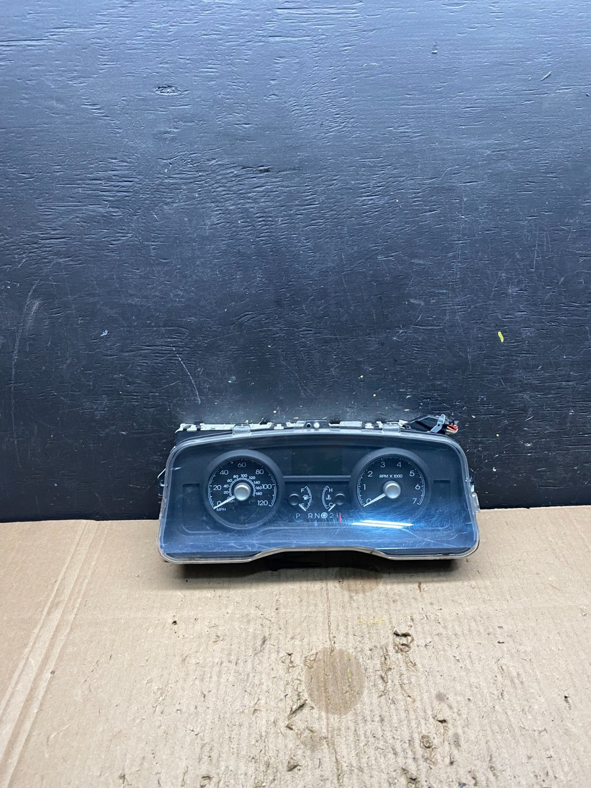 2009 to 2011 Lincoln Town Car Speedometer Cluster Gauge u4971 DG0