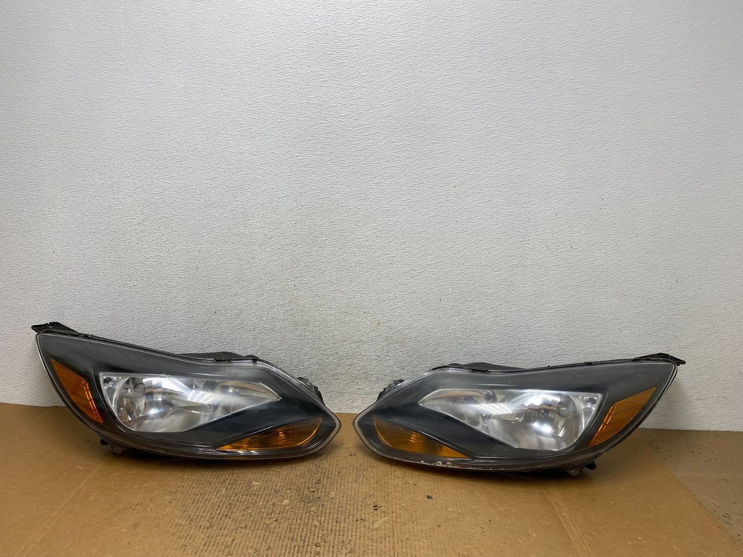 2012 2013 2014 Ford Focus Left+Right Side Halogen Headlights AE2622 DW0