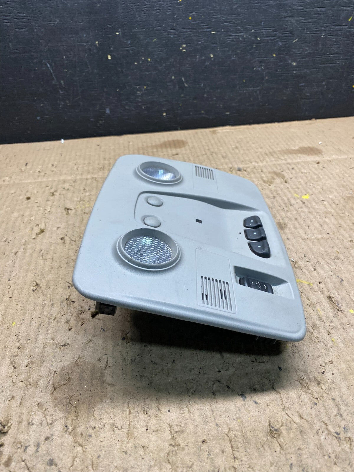 2007 to 2014 GMC Acadia Overhead Console Dome Light M8624 DG2