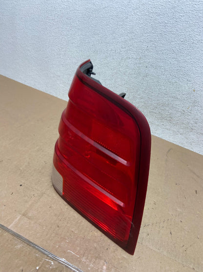 2003 2004 2005 2006 Ford Expedition Right Passenger Rh Tail light AE6826 LK1