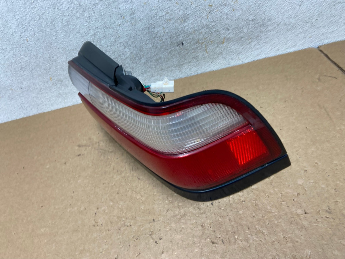 1996 to 1997 Toyota Corolla Right Passenger Rh Side Tail Light AI3661 LK1