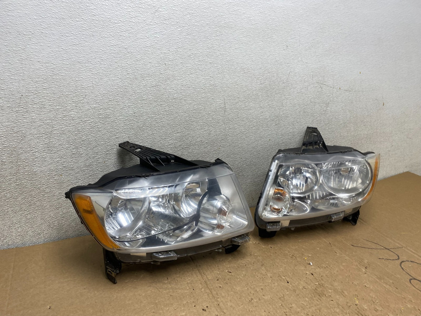 2011-2013 Jeep Grand Cherokee Left+Right Halogen Headlights U9961 DW2