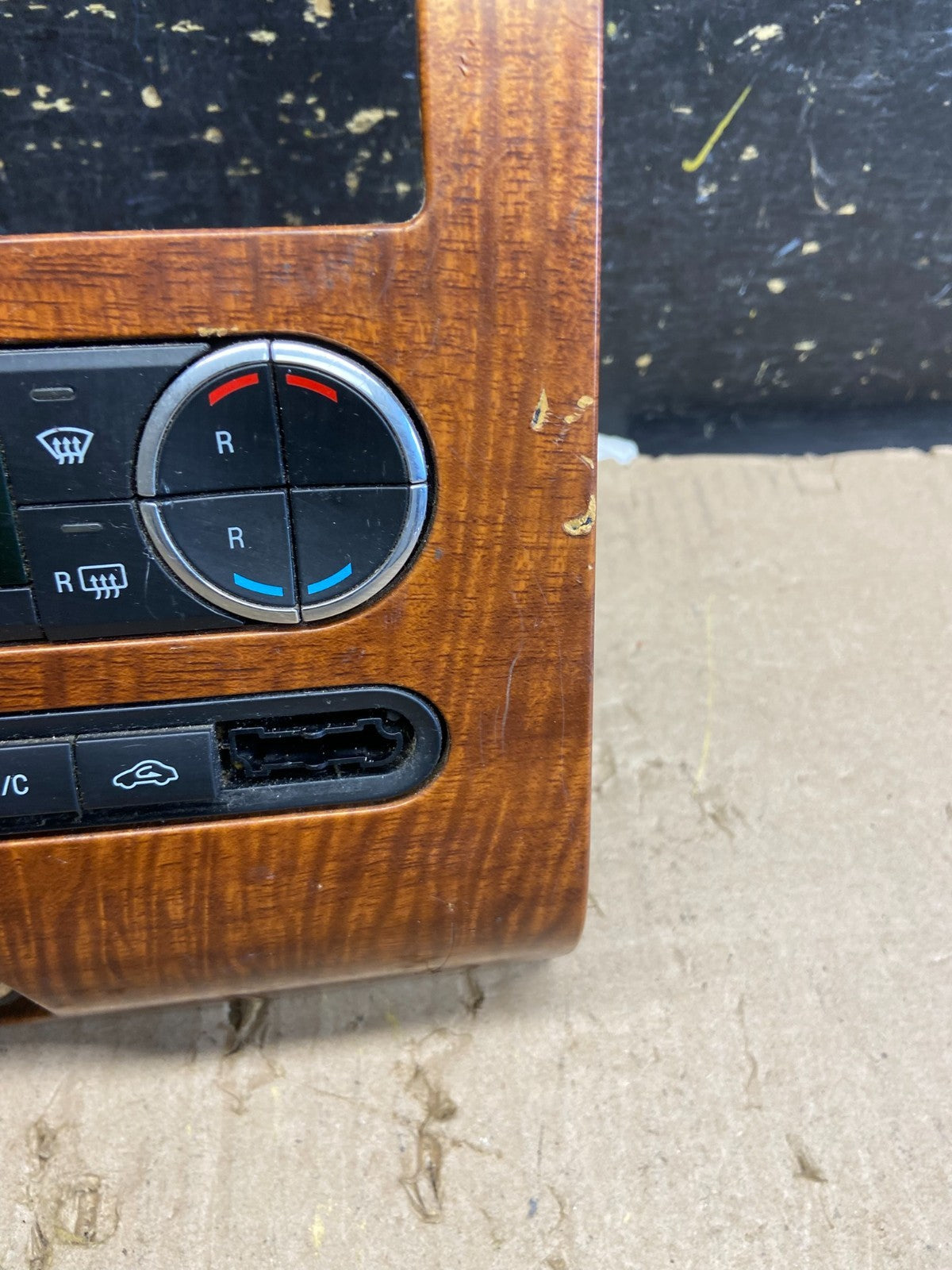 2007 - 2014 Ford Expedition Temperature Climate Control w/ Radio Bezel AB5584 DG3