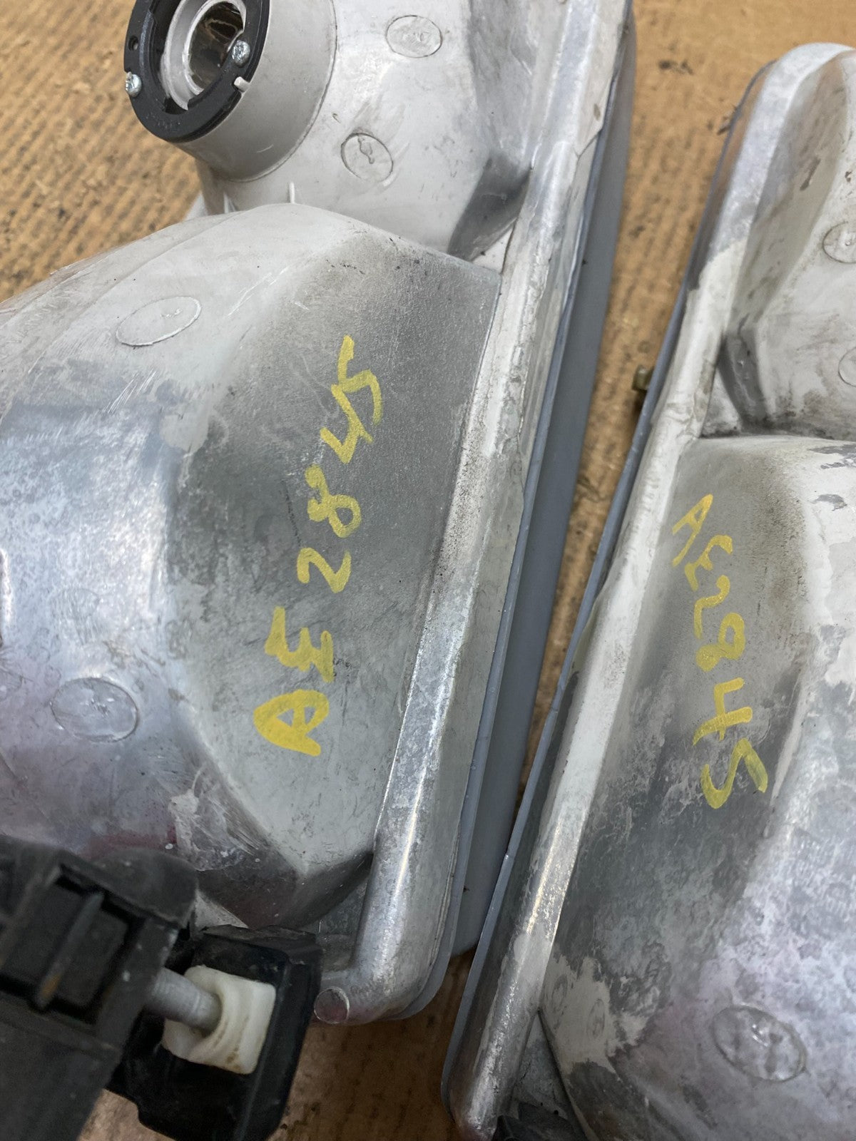 2000 to 2001 Toyota Camry Front Left+Right Side Headlights AE2845 DW11