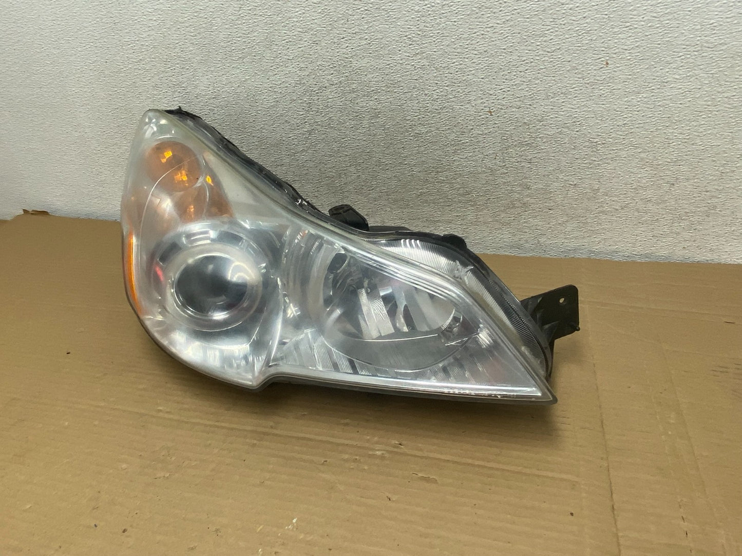 2010-2012 Subaru Legacy Outback Right Passenger Headlight AG8865 DW2