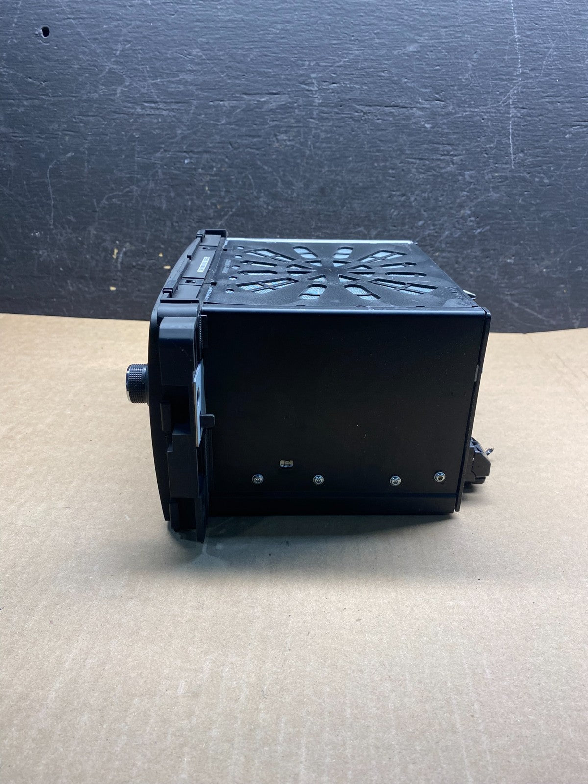 2007 to 2014 Chevrolet GMC Cadillac Radio Navigation Screen Display AE7875 DG1