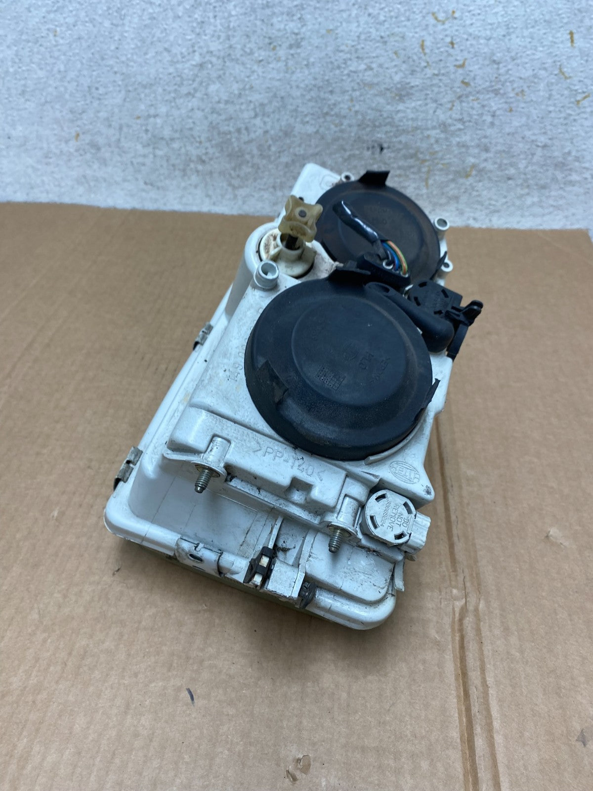 2000 - 2004 Volvo S40 Right Passenger RH Halogen Headlight AI3746 DW6